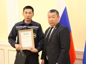 В День спасателя наградили сотрудников Службы спасения Якутии