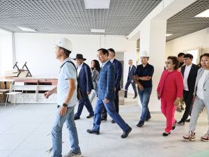 Айсен Николаев поручил увеличить количество строителей для завершения капремонта школы №1 в Верхневилюйске