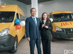 Двадцать новых автобусов передали школам и колледжам в Якутии