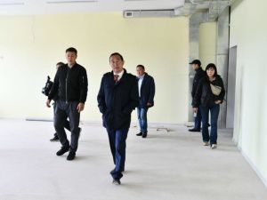Айсен Николаев проинспектировал ход строительства социальных объектов в Вилюйске 