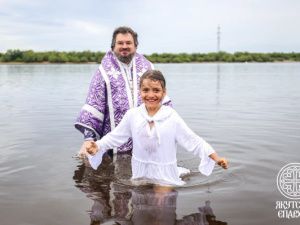 Таинство Крещения в водах реки Лены