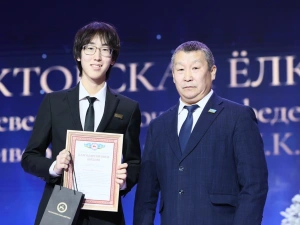 Вклад студентов в борьбу с пожарами отмечен на Ректорской ёлке СВФУ