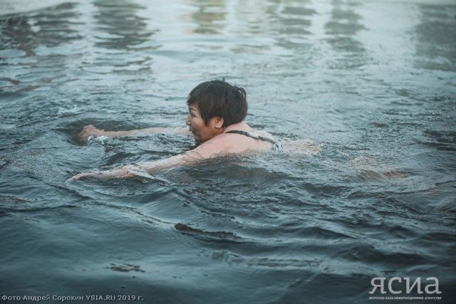 В Якутске прошли первые республиканские соревнования по зимнему плаванию