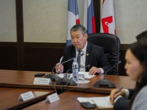 В Якутске Дмитрий Садовников провел рабочее совещание по ситуации в микрорайоне «Звездный»