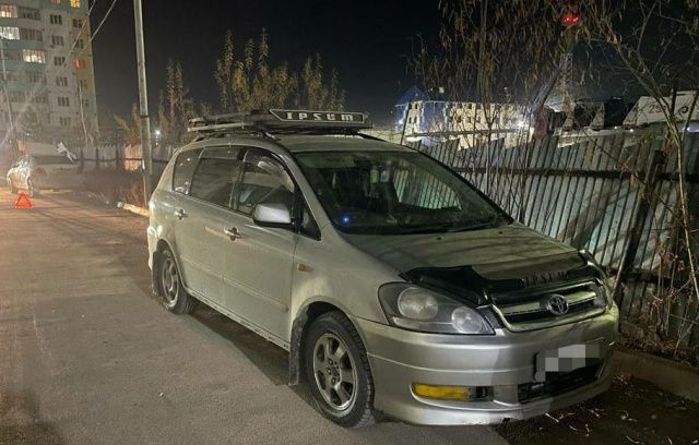 Пьяная автоледи без водительских прав устроила ДТП во дворе дома