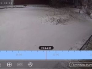 В Якутске мужчина в маске преследовал мальчика: Опубликовано видео