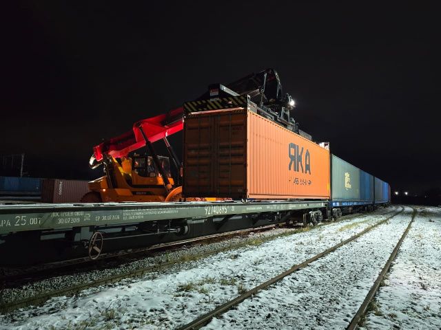 С Грузового терминала Столбовая будут отправлять в Якутию по три контейнерных поезда в неделю