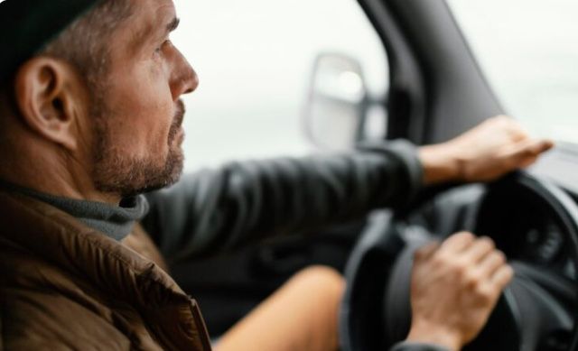 В Якутске охранник гаража, чтобы покатать подругу, угнал "Лексус" и врезался в припаркованный там же "Камаз"