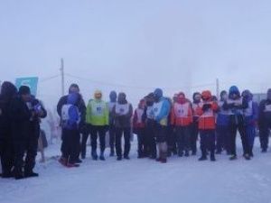 На Полюсе холода стоит мороз за 50 градусов. Марафонцы вышли на забег