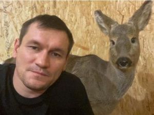Как блогер из Нюрбы спас косулю, замерзавшую на льдине