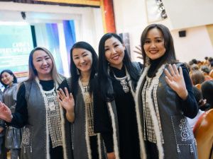 Айсен Николаев отметил роль женщин в сохранении и развитии традиционных духовно-нравственных устоев