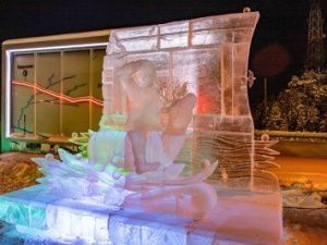 На привокзальной площади станции Нижний Бестях завершился конкурс ледовых скульптур «Новогодняя фантазия»