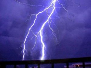 Два человека погибли от ударов молний в Якутии с начала этого лета. Подробности происшествий