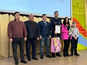 В Томпонском районе многодетные и молодые семьи получили сертификаты на улучшение жилищных условий