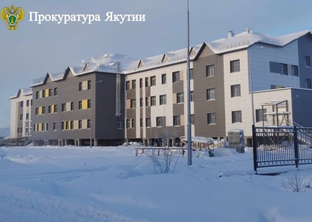 В поселке Эльдикан Усть-Майского улуса главврач из-за отсутствия терапевта незаконно объявил простой для младшего медперсонала с понижением зарплаты