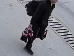 Полиция ищет похитителя напитков в парке