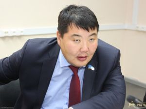 Москва затягивает пояса, урезая фестивали, Якутия надувает щеки, расширяя географию чиновничьих поездок