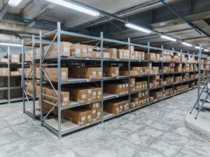 В Якутске мужчина проник на склад и за три дня похитил продукты питания на 1,5 млн рублей