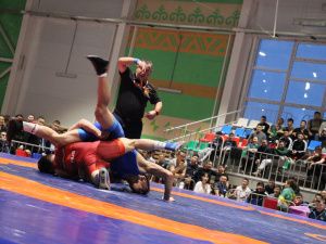 В Усть-Алданском районе дали старт чемпионату Якутии по вольной борьбе памяти Николая Тарского