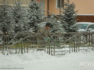 Бесплатный проезд в городских и пригородных автобусах обеспечат дворникам в Якутске