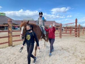 В Якутии более 100 незрячих и слабослышащих детей научат верховой езде