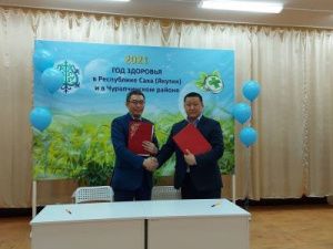 Коллективу Чурапчинской больницы вручены защитные экраны, изготовленные в Сыланской школе