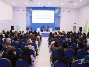 В Якутске проходит республиканский форум по вопросам сохранения семьи для ребенка