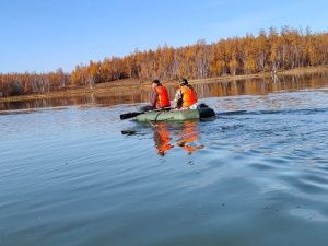 В Нюрбинском районе опрокинулась лодка с людьми, есть погибший