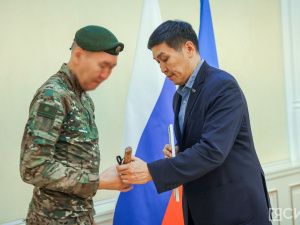 В Якутске бойцам СВО традиционно вручили якутские ножи