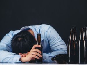 В Якутске женщина украла 100 тысяч рублей у заснувшего мужчины