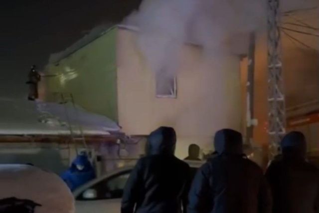 При пожаре в кооперативном гараже в Якутске погиб мужчина