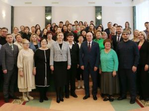 В Мирном проводятся курсы по вопросам реализации государственной национальной политики