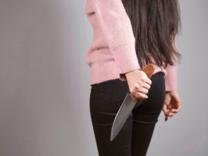 В Якутске мать двоих детей зарезала своего мучителя-сожителя