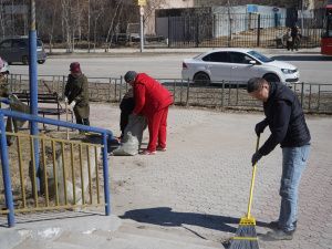 Дом дружбы народов встретил май субботником