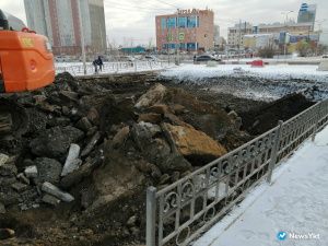 Фото дня. В Якутске на проспекте Ленина вырубили деревья