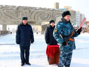 Молодые сотрудники отдела по конвоированию УФСИН приняли Присягу на верность Родине и служебному долгу