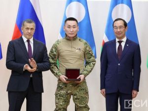 Герой России Алексей Неустроев награждён золотой звездой Героя Донецкой Народной Республики