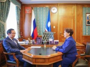 Айсен Николаев дал поручения Туйааре Васильевой по решению проблемных вопросов в сфере детства