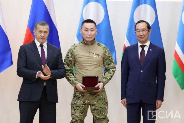 Герой России Алексей Неустроев награждён золотой звездой Героя Донецкой Народной Республики