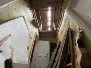 Комиссия Окружной администрации Якутска встретилась с жильцами дома, в котором обрушилась часть потолка