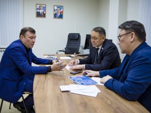 Председатель Якутской гордумы встретился с руководителем филиала госфонда «Защитники Отечества»