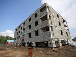 Порядка 500 жителей Усть-Майского района Якутии переедут из аварийного жилья в новые квартиры