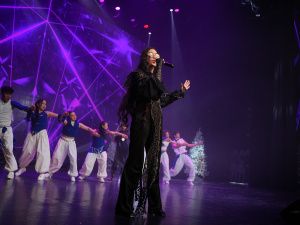 Евгений Григорьев вручил стипендии 100 лучшим школьникам на Елке главы Якутска