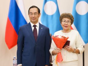 Государственные награды вручил в День Конституции РФ глава Якутии