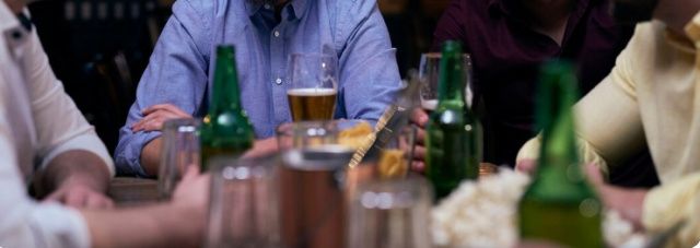 В Нюрбинском улусе во время застолья мужчина похитил у знакомых телефоны и деньги