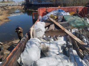 В Якутске очищают берега озер и каналов