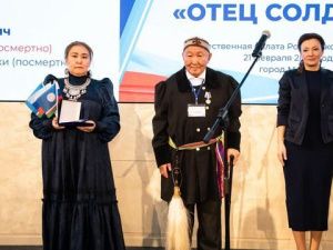 Медали общественного признания «Отец солдата» вручены родителям Героев России - Алексея Неустроева и Дмитрия Егорова