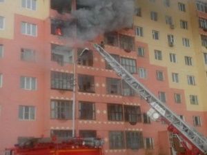 В Якутске при пожаре в девятиэтажном доме спасен ребенок