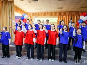 Школьникам Якутска вручили паспорта в День космонавтики