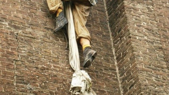 В Якутске мобилизованный выпал из окна и разбился насмерть